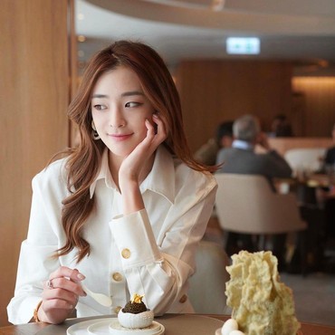 Isu Selingkuh dengan 6 Pria Sekaligus, Miss Hong Kong 2020 Minta Maaf