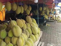 Pedagang di Pasar Wisata Cheng Hoo Diultimatum: Jual Durian Zonk, Keluar!