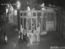 Terekam CCTV, Komplotan Pencuri Gondol Motor di Perumahan Elit Probolinggo