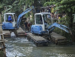 Anies Banding ke PTUN, SDA Jaksel Tetap Keruk Kali Mampang
