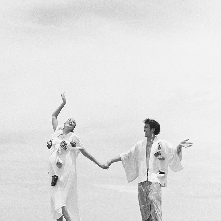 <p>Nadine Chandrawinata dan Dimas Anggara kembali memamerkan hasil maternity shoot, Bunda. (Foto: Instagram @nadinelist)<br /><br /><br /></p>