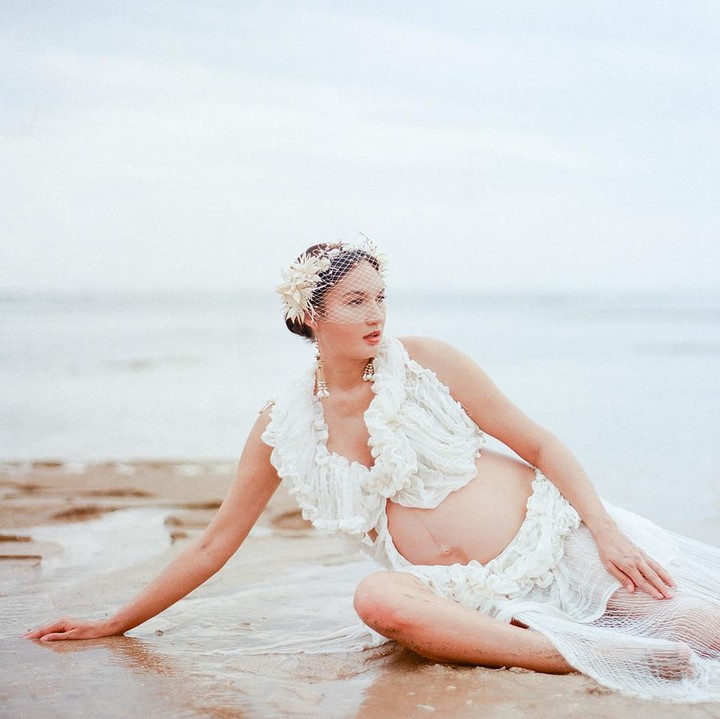 <p>Potret-potret yang Nadine bagikan tampak amat bagus dan unik, Bunda. (Foto: Instagram @nadinelist)<br /><br /><br /></p>