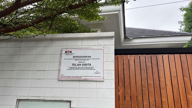 KPK mengizinkan penghuni kontrakan milik Bupati Probolinggo nonaktif, Puput Tantriana Sari, untuk tinggal meski tanah dan bangunan telah disita.