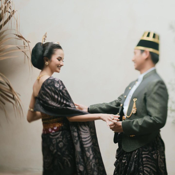 <p>Oktober 2021 lalu, Belva melamar sang kekasih di halaman Massachusetts Institute of Technology (MIT), Boston, Amerika Serikat. (Foto: instagram: @sabrinaanggraini @belvadevara)</p>