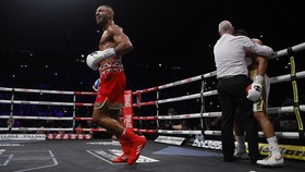 Amir Khan Kalah TKO Ronde 6 dari Kell Brook