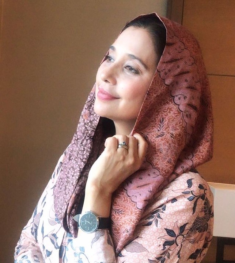 Ayu Azhari Ayu Azhari menjadi sorotan usai mengungkap bahwa ia pernah diajak nikah siri oleh Vicky Prasetyo. Yuk, intip potret terbarunya!