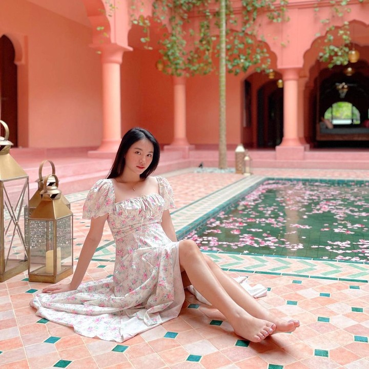 <p>Eveline Pribadi juga kerap meluangkan waktunya dengan mengambil potret OOTD ketika sedang berlibur. (Foto: Instagram @eveline.pribadi)</p>