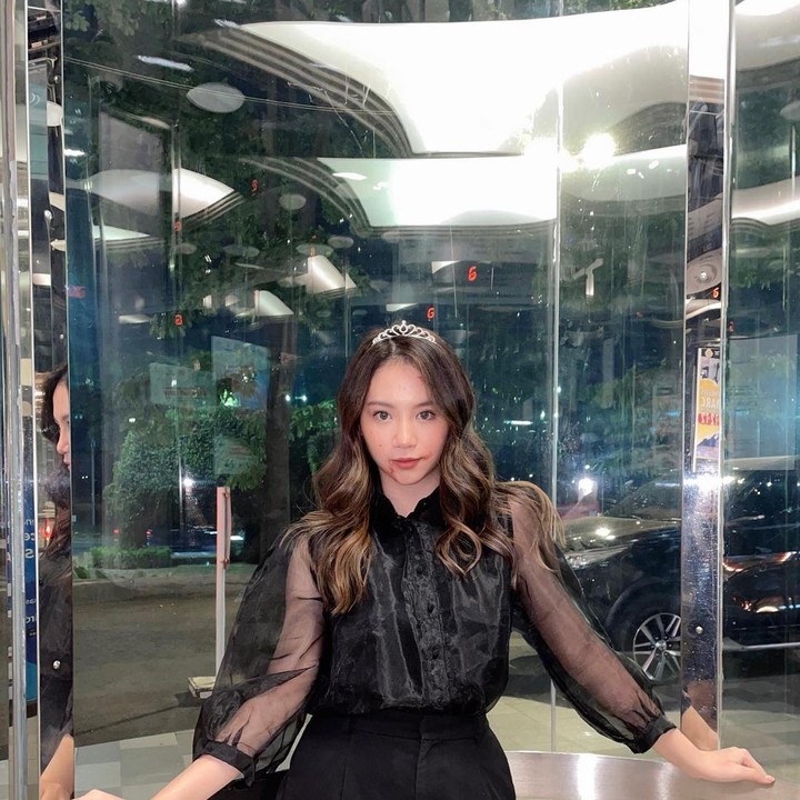 <p>Eveline saat ini menjalankan akun Instagram pribadinya yang sudah mengantongi 29 ribu followers. Ia juga sering melakukan endorse lewat media sosial, dan berjualan barang bekas alias preloved. (Foto: Instagram @eveline.pribadi)</p>