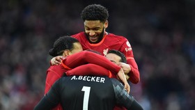 FOTO: Liverpool Ancam Man City di Jalur Juara Liga Inggris