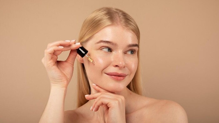 Hati-hati, Hindari 4 Kesalahan Memakai Retinol yang Umum Dilakukan Pemula! Hati-hati, Hindari 4 Kesalahan Memakai Retinol yang Umum Dilakukan Pemula!