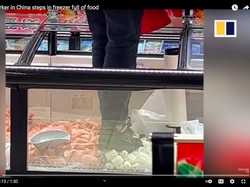 Netizen Geram Lihat Pegawai Supermarket di China Injak-injak Makanan Beku