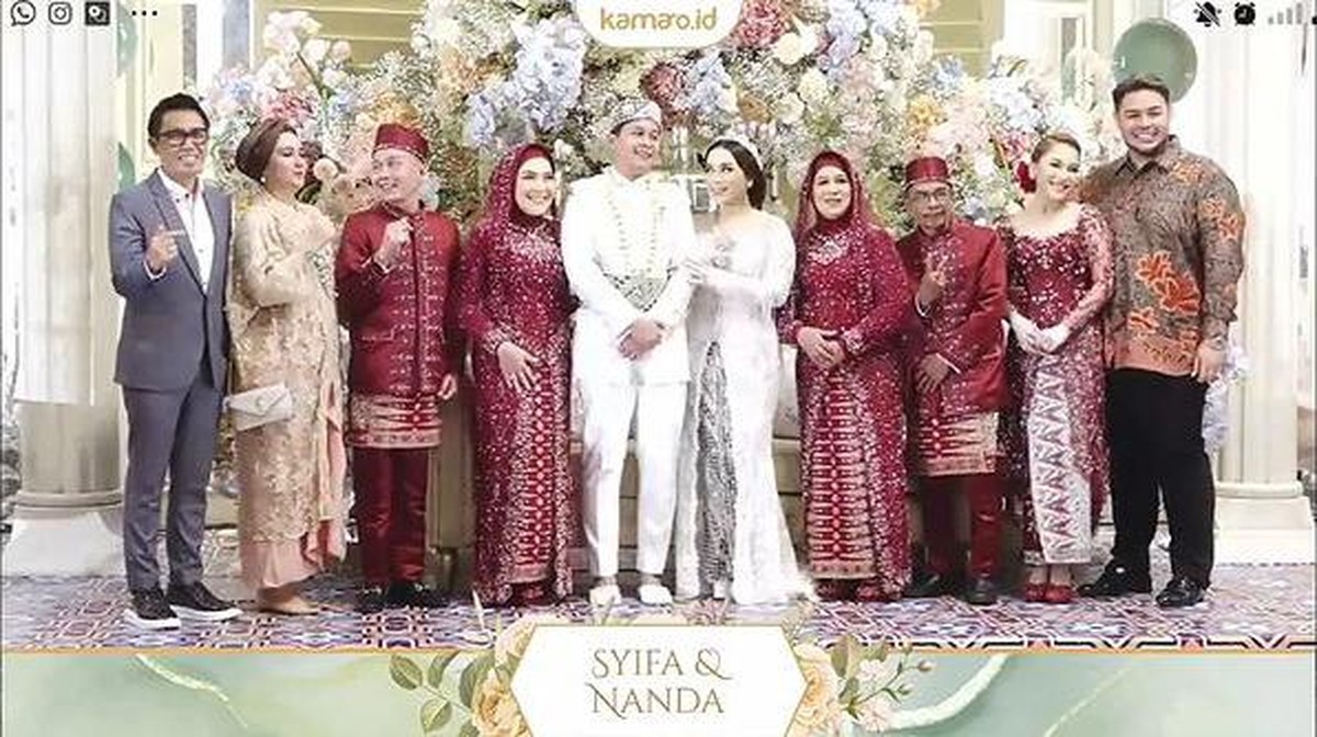 Syifa&comma; adik Ayu Ting Ting gelar akad nikah dengan sang pujaan hati Nanda Fachrizal hari Minggu &lpar;20&sol;2&rpar;&period; Yuk intip momennya&excl;
