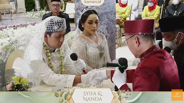 Pernikahan Adik Ayu Ting Ting Syifa, adik Ayu Ting Ting gelar akad nikah dengan sang pujaan hati Nanda Fachrizal hari Minggu (20/2). Yuk intip momennya!