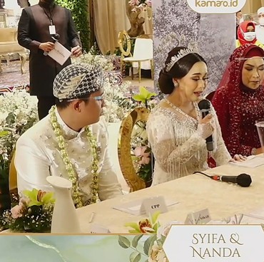 Tangis Haru Pecah di Pernikahan Adik Ayu Ting Ting