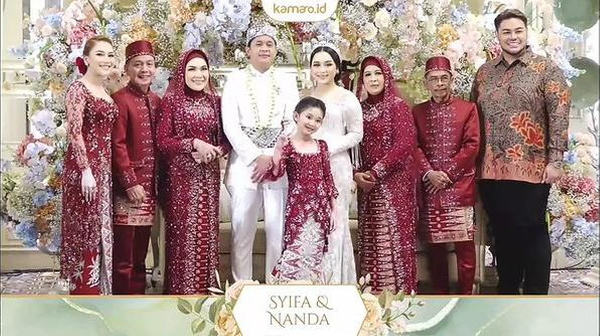 Syifa&comma; adik Ayu Ting Ting gelar akad nikah dengan sang pujaan hati Nanda Fachrizal hari Minggu &lpar;20&sol;2&rpar;&period; Yuk intip momennya&excl;