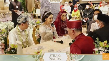 img-title Tangis Haru Pecah di Pernikahan Adik Ayu Ting Ting