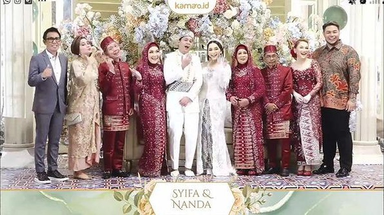 Pernikahan Adik Ayu Ting Ting Syifa, adik Ayu Ting Ting gelar akad nikah dengan sang pujaan hati Nanda Fachrizal hari Minggu (20/2). Yuk intip momennya!