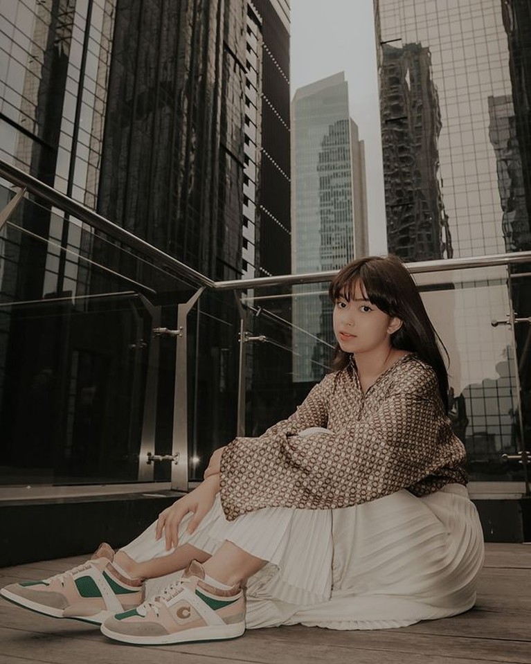 Rebecca Klopper Nama Rebecca Klopper langsung jadi sorotan usai berboncengan dengan Fadly Faisal kakak Fuji. Yuk, intip potretnya!