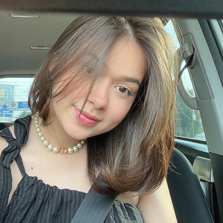 Rebecca Klopper Nama Rebecca Klopper langsung jadi sorotan usai berboncengan dengan Fadly Faisal kakak Fuji. Yuk, intip potretnya!
