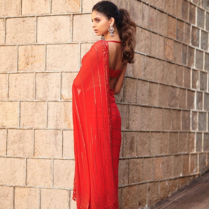 <p>Suhana merupakan anak kedua dari Shah Rukh Khan dan sang istri, Gauri. Setelah menikah dan dikaruniai anak lelaki, mereka dikaruniai putri satu-satunya, yaitu Suhana. (Foto: Instagram @suhanakhan2)</p>