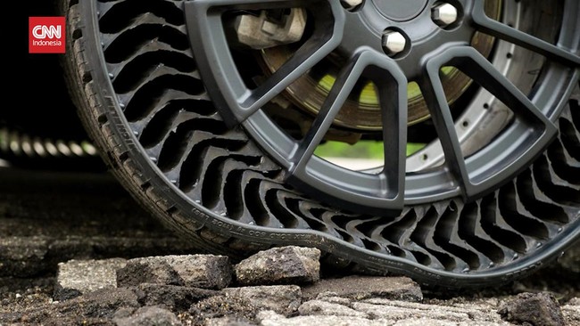 Michelin, produsen ban asal Prancis yang pertama kali mengumumkan bakal memproduksi ban tanpa udara, Unique Puncture-proof Tier System (Uptis).