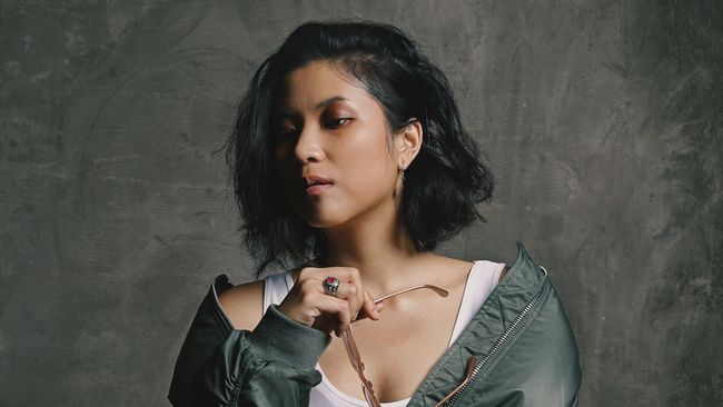 Danilla merilis album penuh ketiga yang berjudul Pop Seblay.