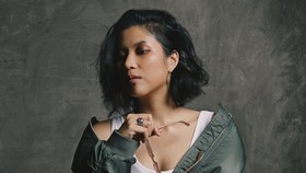 Pop Seblay, Album Terbaru Danilla yang Riang dan Apa Adanya
