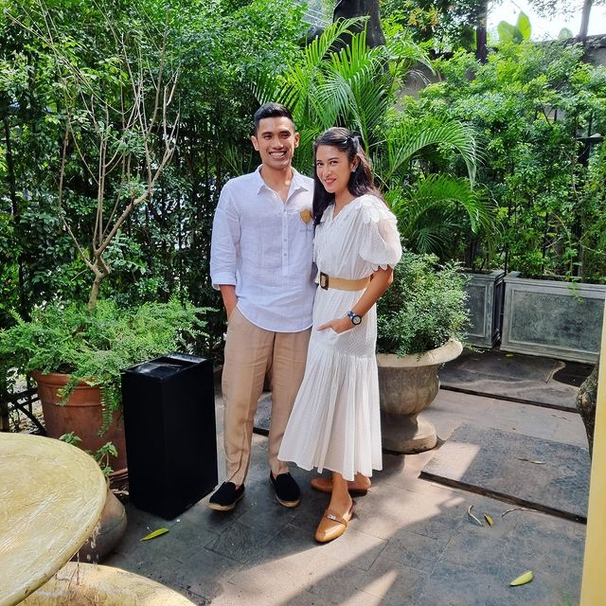 Pernikahan Dian Sastro dan Maulana Indraguna Sutowo harmonis dan jarang diterpa isu miring kini jadi sorotan&period; Yuk&comma; intip potretnya&excl;