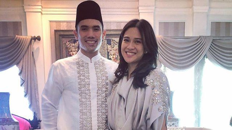 Dian Sastro dan Maulana Indraguna Pernikahan Dian Sastro dan Maulana Indraguna Sutowo harmonis dan jarang diterpa isu miring kini jadi sorotan. Yuk, intip potretnya!