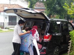 Saat Driver Online Banyuwangi Bantu Kelahiran Bayi di Teras Rumah Warga