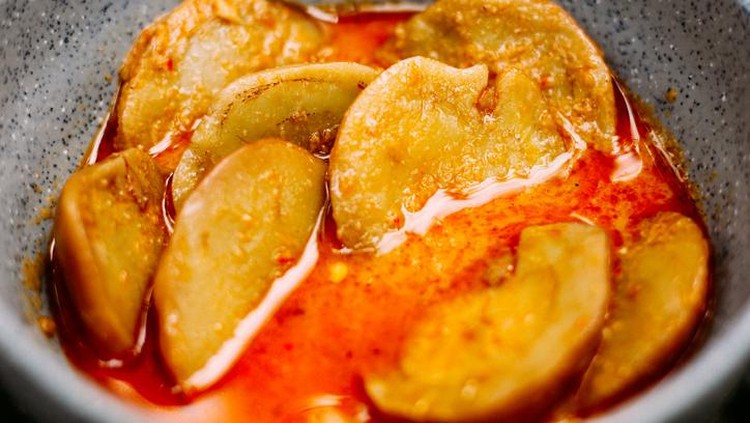 Etika makan jengkol dna petai