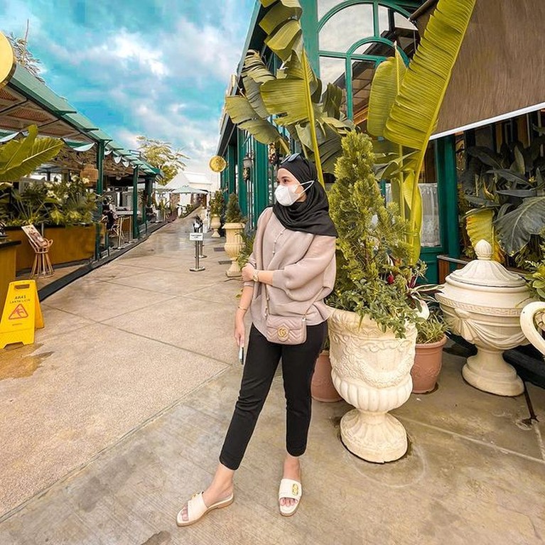 Fati Indraloka Istri Babe Cabita Fati Indraloka Istri Babe Cabita