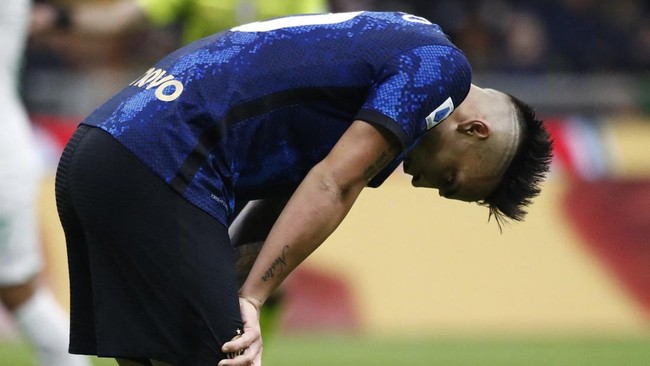 Inter Milan gagal memanfaatkan hasil imbang yang diperoleh AC Milan di hari sebelumnya. Mereka malah kalah dari Sassuolo.