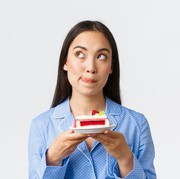 Lagi Diet Tapi Lapar Saat Tengah Malam? Coba Lakukan Hal Ini Agar Tidak Kalap Makan