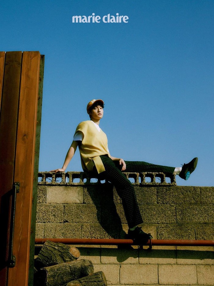 Menjawab pertanyaan yang sama, Yoon Chan Young mengatakan, bahwa keberanian, adil dan jujur menjadi daya tarik dari karakter Cheong San yang ia perankan dalam serial All of Us Are Dead./ Foto: Instagram.com/marieclairekorea