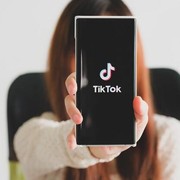 Bahaya Oversharing di Sosmed: TikToker Ukraina Ditangkap Usai Posting Video Kendaraan Militer