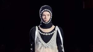 Terinspirasi Mitologi Irlandia, Ini 5 Hal Menarik dari Koleksi Simone Rocha di London Fashion Week