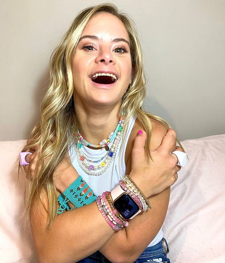 Sofia Jirau seorang model cantik pengidap down syndrome jadi model Victoria's Secret tengah jadi sorotan. Yuk, intip potretnya!