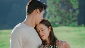 Hyun Bin dan Son Ye-jin Pajang Foto-foto Prewed ke Tamu