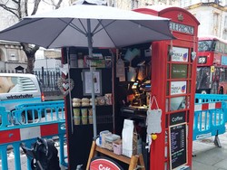 Kedai Kopi Terkecil di London, Ukurannya Sebesar Boks Telepon