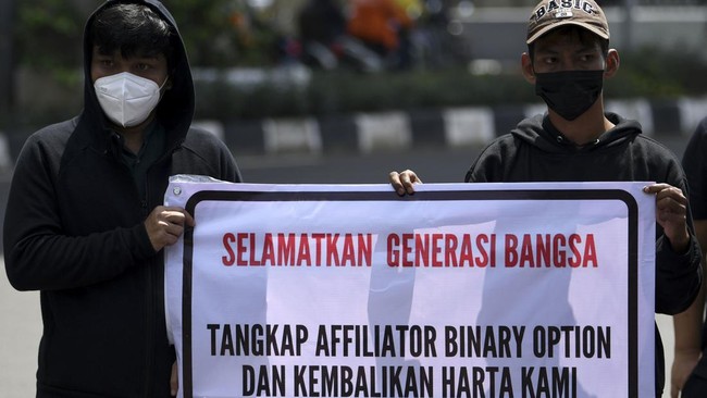 Sejumlah korban investasi bodong aplikasi Binomo mendesak Komisi III DPR menyusun UU kejahatan digital.