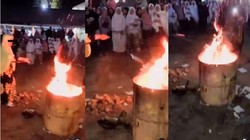 Video Guru Pesantren Bakar HP Santri Tuai Perdebatan Panas Warganet