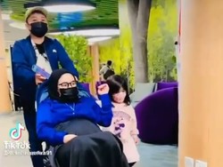 Viral Ibu Hamil 9 Bulan Ngidam Naik Stroller Bayi, Bikin Netizen Takut