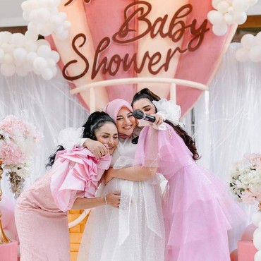 Kompaknya Ashanty dan Krisdayanti Temani Aurel Hermansyah Lahiran