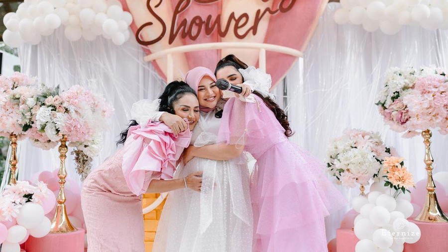 Ashanty dan Krisdayanti Kompak Temani Aurel Hermansyah Lahiran