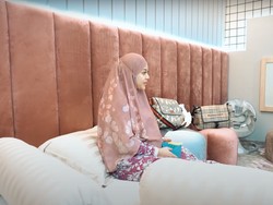 Momen Ashanty dan Krisdayanti Gendong Anak Aurel-Atta