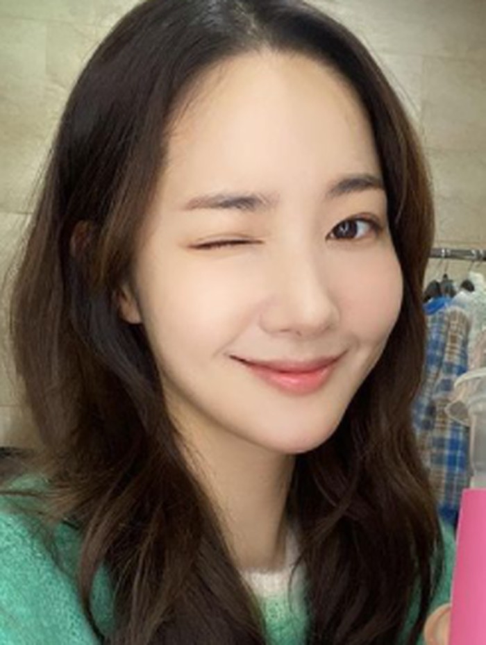 Bicara soal asmara, Park Min Young diketahui pernah menjalin hubungan dengan Lee Min Ho, yang juga menjadi lawan mainnya dalam drama City Hunter. Sayangnya, mereka memutuskan untuk berpisah karena jadwal yang sibuk./ foto: instagram.com/rachel_mypark