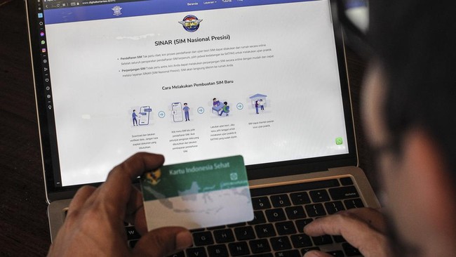 Direktur Utama BPJS Kesehatan Ali Ghufron Mukti mengatakan butuh tambahan dana untuk menjalankan program penugasan di 2023.