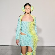 Fun & Flirty! Ini 5 Tren dari London Fashion Week Fall/Winter 2022