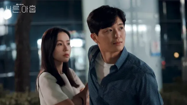 Son Ye-jin dan Yeon Woo-jin saling goda sebelum beradegan ciuman dalam drama Thirty Nine.